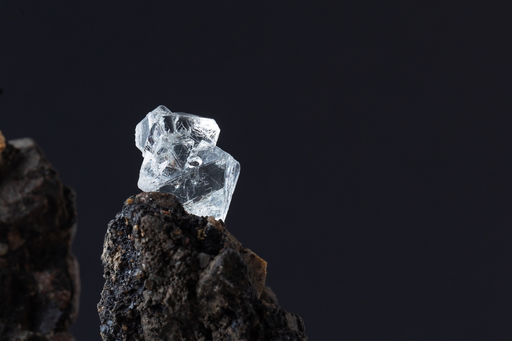 結婚しても忘れられない人がいる時・スピリチュアルな意味や気持ちの整理方法